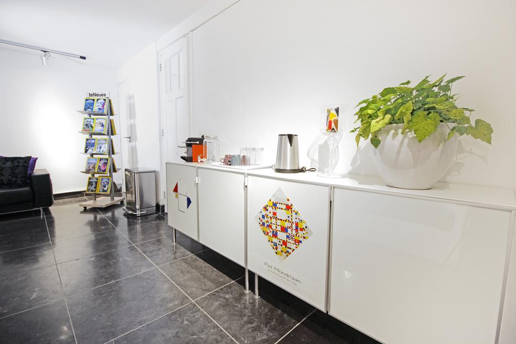 Ground Floor Canal Apartment Amsterdam Exterior photo