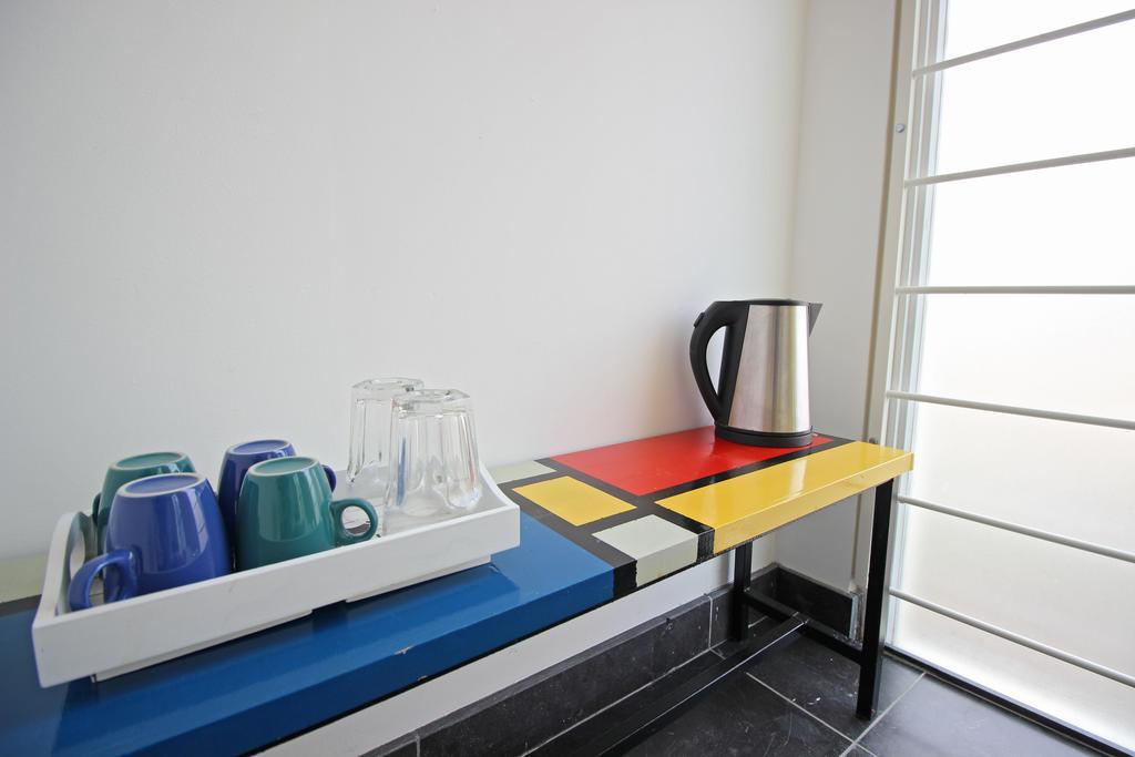 Ground Floor Canal Apartment Amsterdam Exterior photo